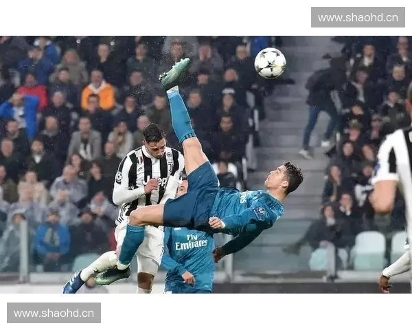 倒钩射门技巧解析如何在比赛中巧妙运用倒钩射门完成进球